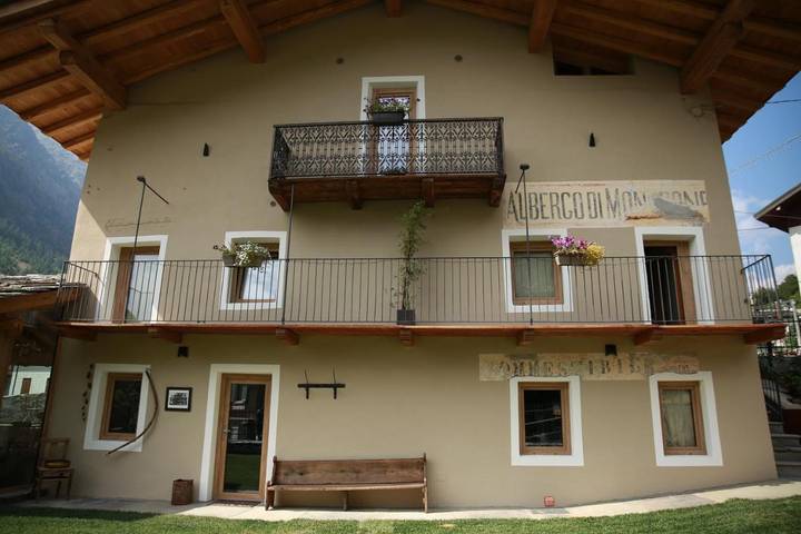 Location de vacances pour 2 personnes, avec jardin ainsi que sauna et jacuzzi à Ala di Stura - 2