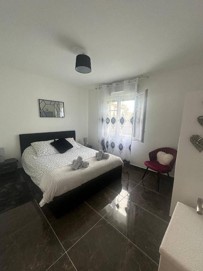 Gîte pour 5 personnes, avec jardin dans Saint-Thibault (Aube) - 2