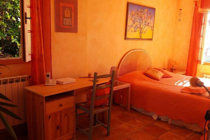 Beautiful villa, private pool, panoramic views, peaceful, central to all. in Grasse, Mittelmeerküste (Frankreich)