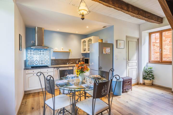 Gîte de Ségonzac : vue sur le lac, terrasse privée et Wi-Fi in Villecomtal, Aveyron