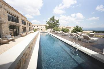 Chambre d’hôte pour 2 personnes, avec sauna et jardin ainsi que vue et piscine à Lagarde-d'Apt