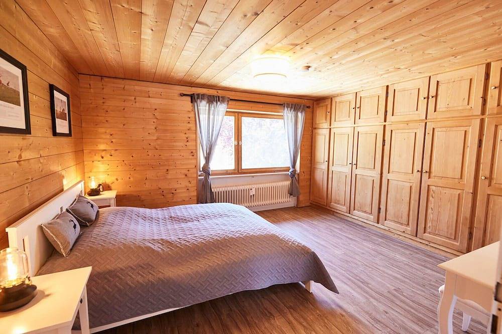 Entire apartment, 2 Bedroom Condo in Rottach-Egern in Rottach-Egern, Bavarian Alps