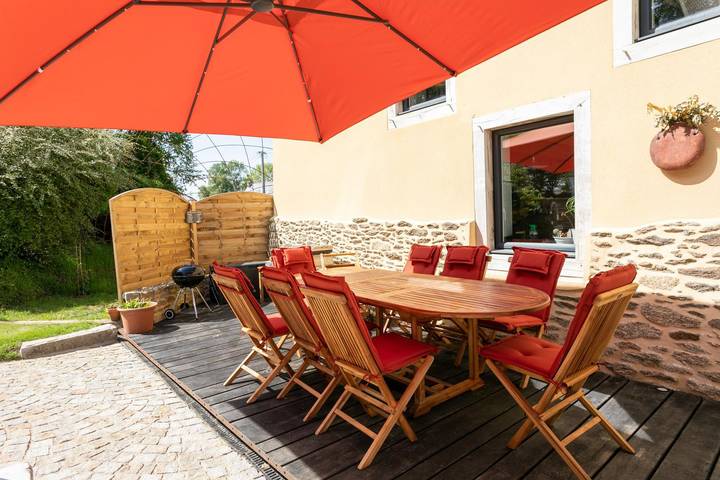 Gîte pour 8 personnes, avec sauna ainsi que terrasse et jardin