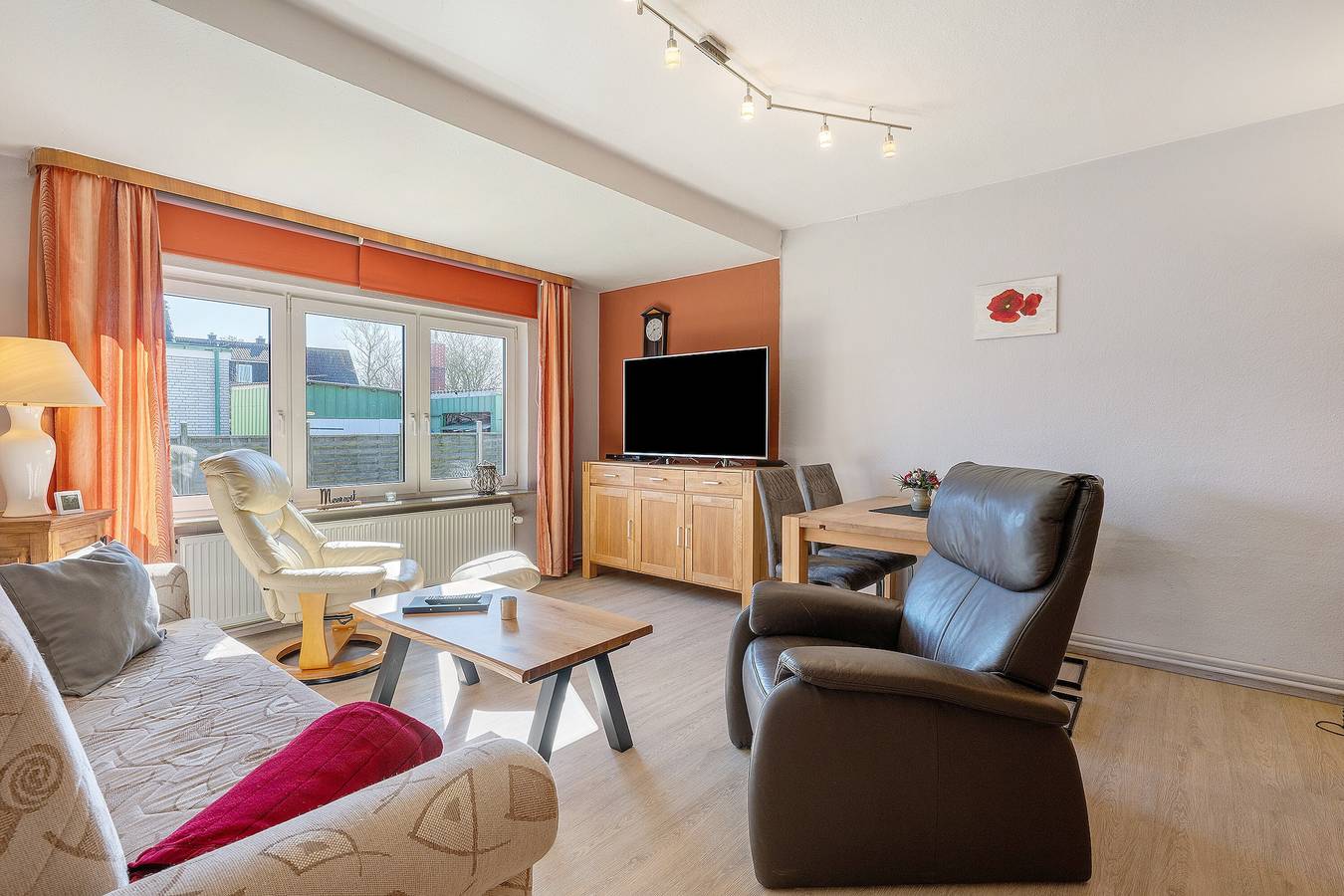 Ganze Wohnung, Ferienwohnung "Kapitänskajüte" direkte Wasserlage am Yachthafen  und Wlan in Nordstrand (Gemeinde), Nordstrand