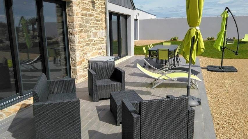 Gîte pour 9 personnes, avec piscine ainsi que terrasse et jardin à Coatréven - 4