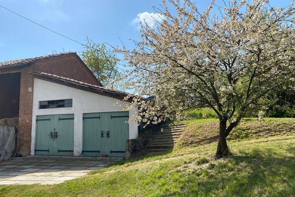 Frere's Little House in Ferrere, Province d'Asti