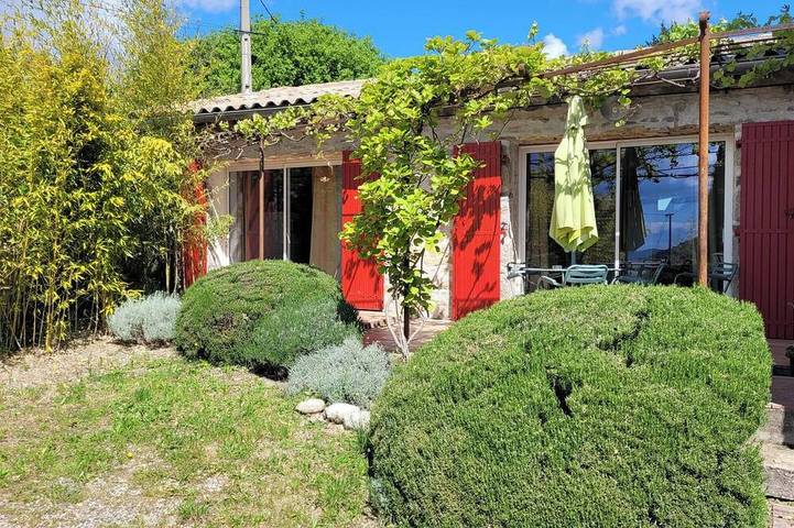 Location de vacances pour 4 personnes, avec Terrasse et Jardin à Vesseaux
