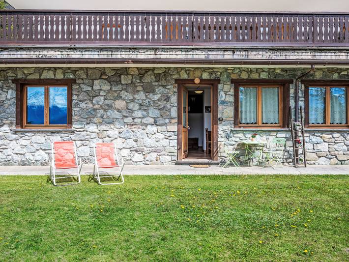 Baita per 4 persone, con Terrazza e Giardino nonché Panorama in 