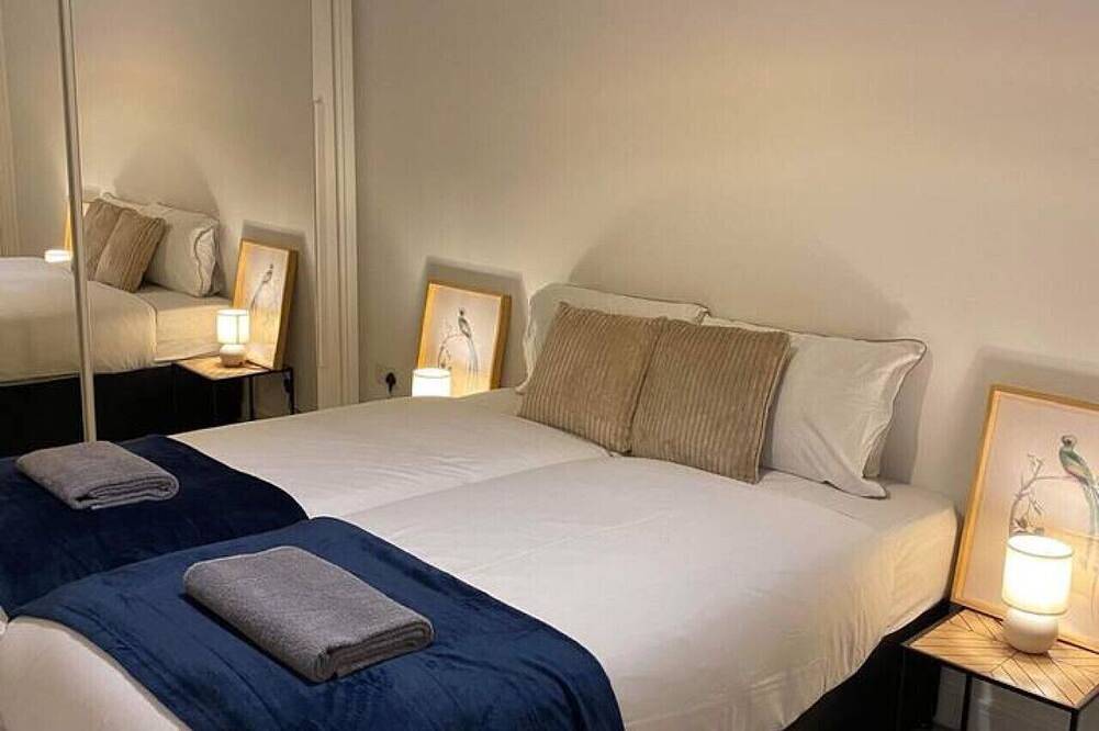 Ganze Wohnung, 2 Bed Apartment Free Parking Close to Gatwick in Crawley, West Sussex