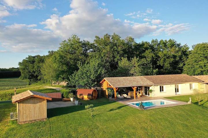 Maison de vacances pour 4 personnes, avec balcon et sauna ainsi que jardin et jacuzzi à Eymet