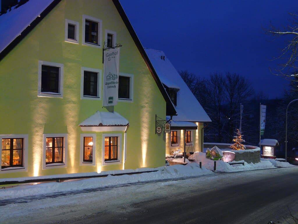 Gasthof Schloßbräu Lintach - Zimmer 3 mit Weiherblick in Freudenberg, Ostbayern