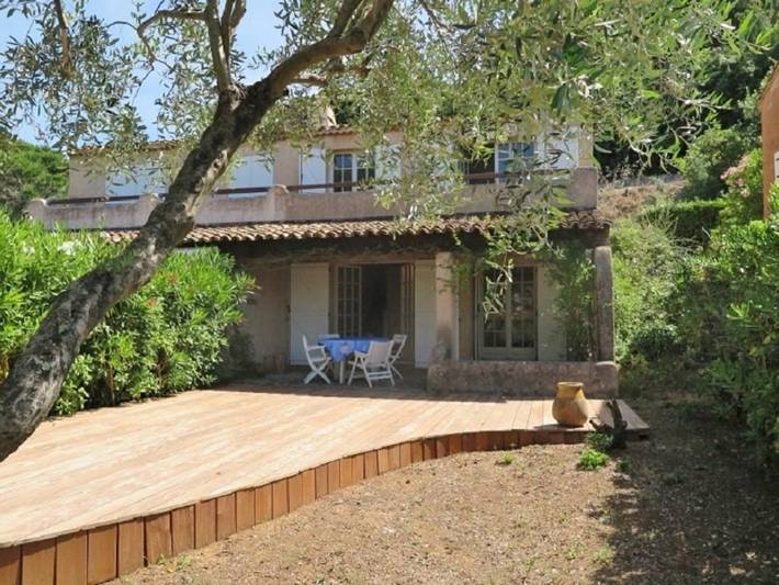 Vakantiewoning voor 4 personen, with Balkon and Terras as well as Zwembad in La Croix-Valmer