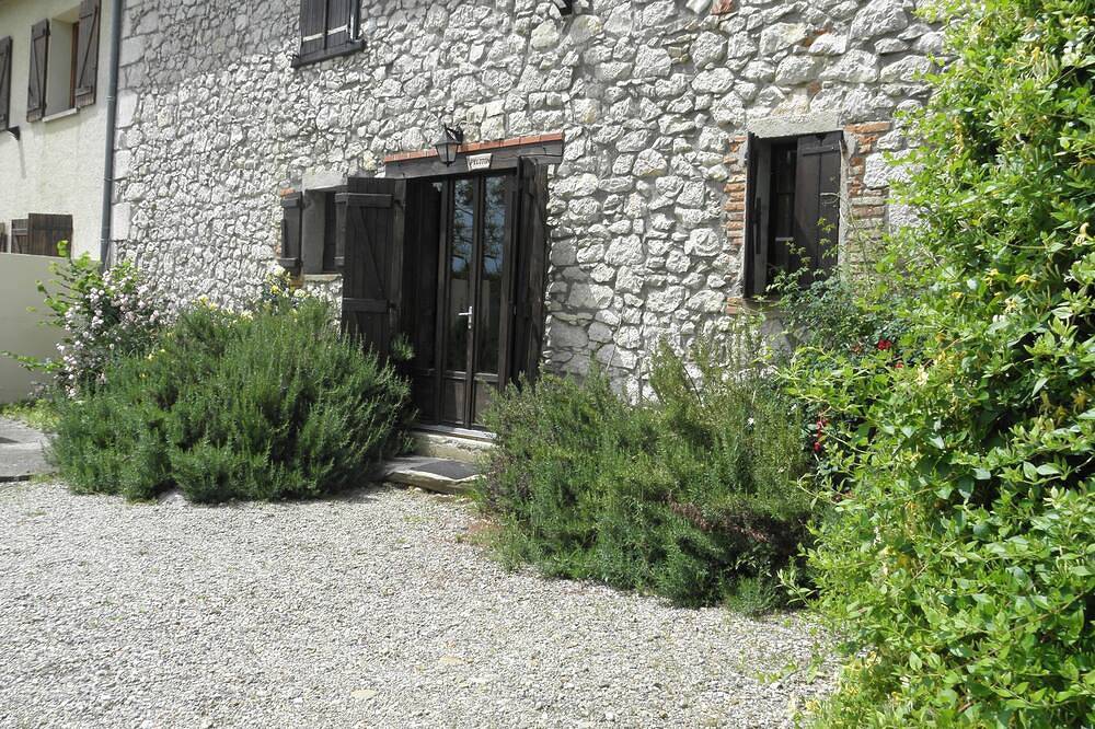 Grand gîte en pleine nature in Camarade (Ariège), Parc naturel régional des Pyrénées ariégeoises