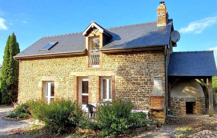 Location de vacances pour 5 personnes, avec Jacuzzi ainsi que Terrasse et Jardin à La Chapelle-Urée