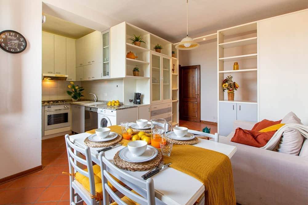 Appartamento intero, Sunflowers - appartamento con parcheggio in San Gimignano, Siena e dintorni