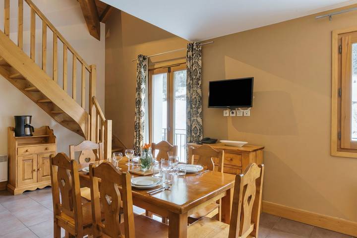 Entire apartment, V Buet 53: Beside Ski Lift; Pool, Sauna & Gym in Vallorcine, Bonneville region