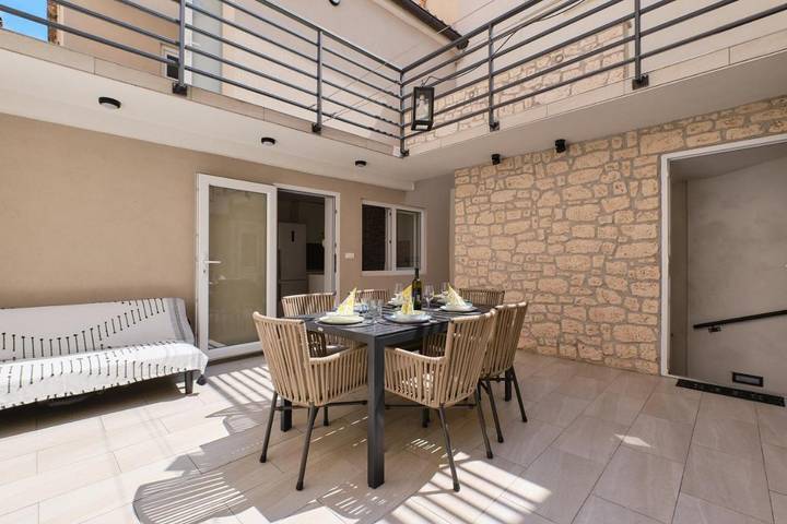 Villa pour 8 personnes, avec terrasse, animaux acceptés à Mali Losinj