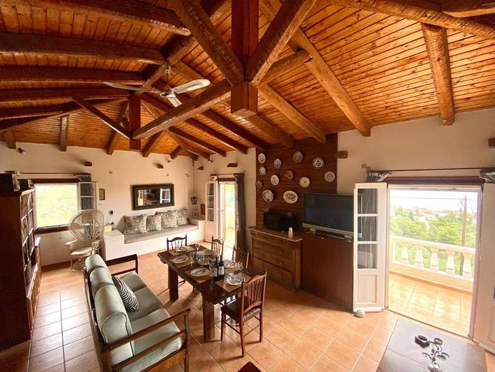 Gîte pour 8 personnes, avec Balcon et Terrasse ainsi que Jardin et Vue dans Spetses
