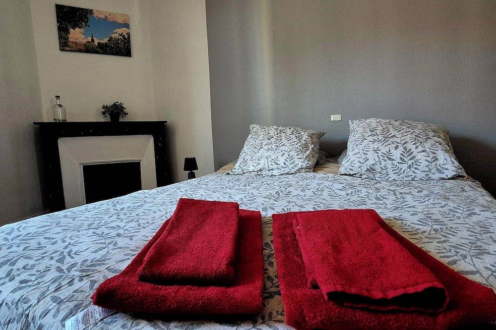 Entire apartment, Chez Armande 2-star tourist apartment 48 m2 in Châtel-Guyon, Volcans d'Auvergne Regional Nature Park