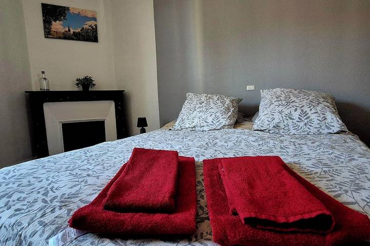 Entire apartment, Chez Armande 2-star tourist apartment 48 m2 in Châtel-Guyon, Volcans d'Auvergne Regional Nature Park