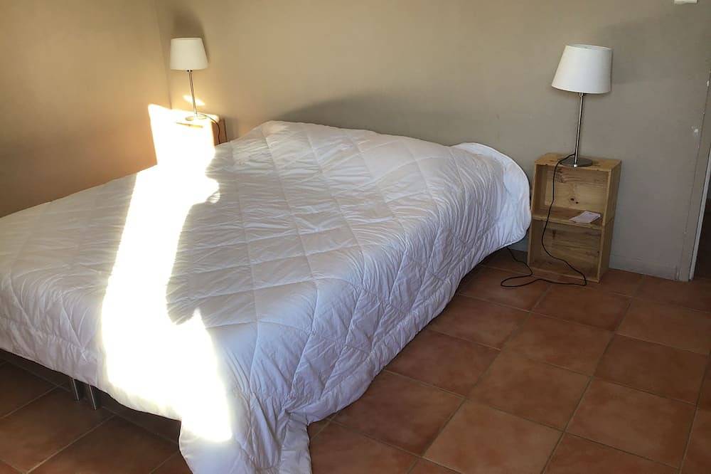 Maison Avec Piscine Dans un Village in Vers-Pont-du-Gard, Nimes und Umgebung