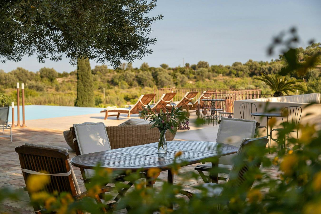 Villa avec piscine à débordement au milieu des vergers d'agrumes à Noto in Noto, Région de Noto