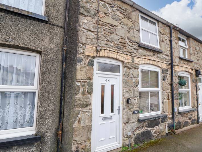 Log cabin for 3 people, with garden, with pets in Bala