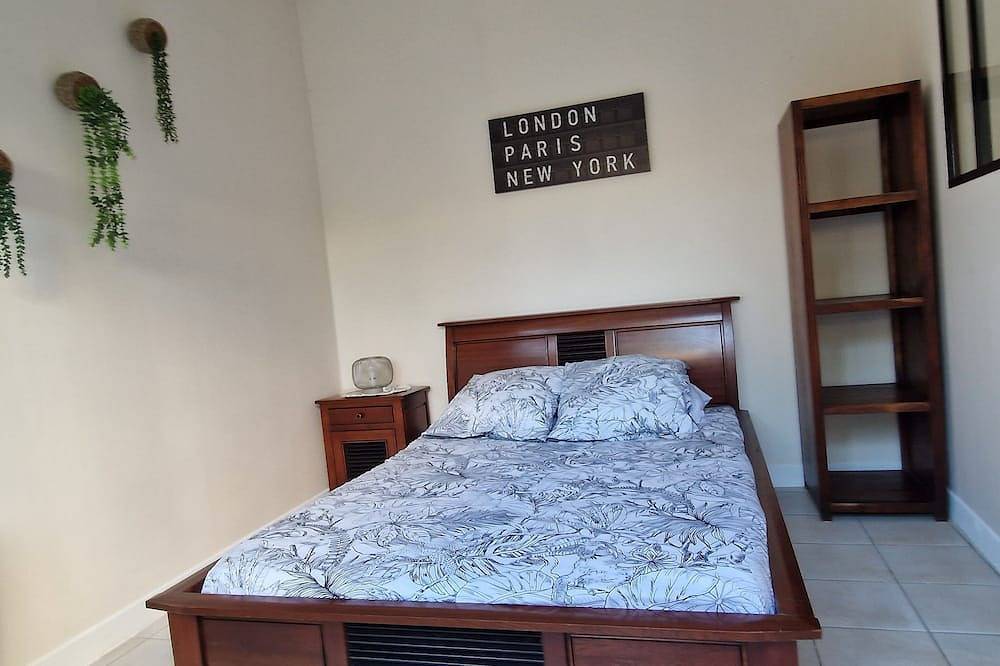 Apartamento entero, Quiet and cozy 2 steps from downtown  in Bruyères-le-Châtel, Essonne