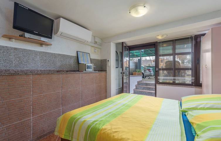 Ferienwohnung für 2 Personen, mit Balkon/Terrasse in Poreč - 2