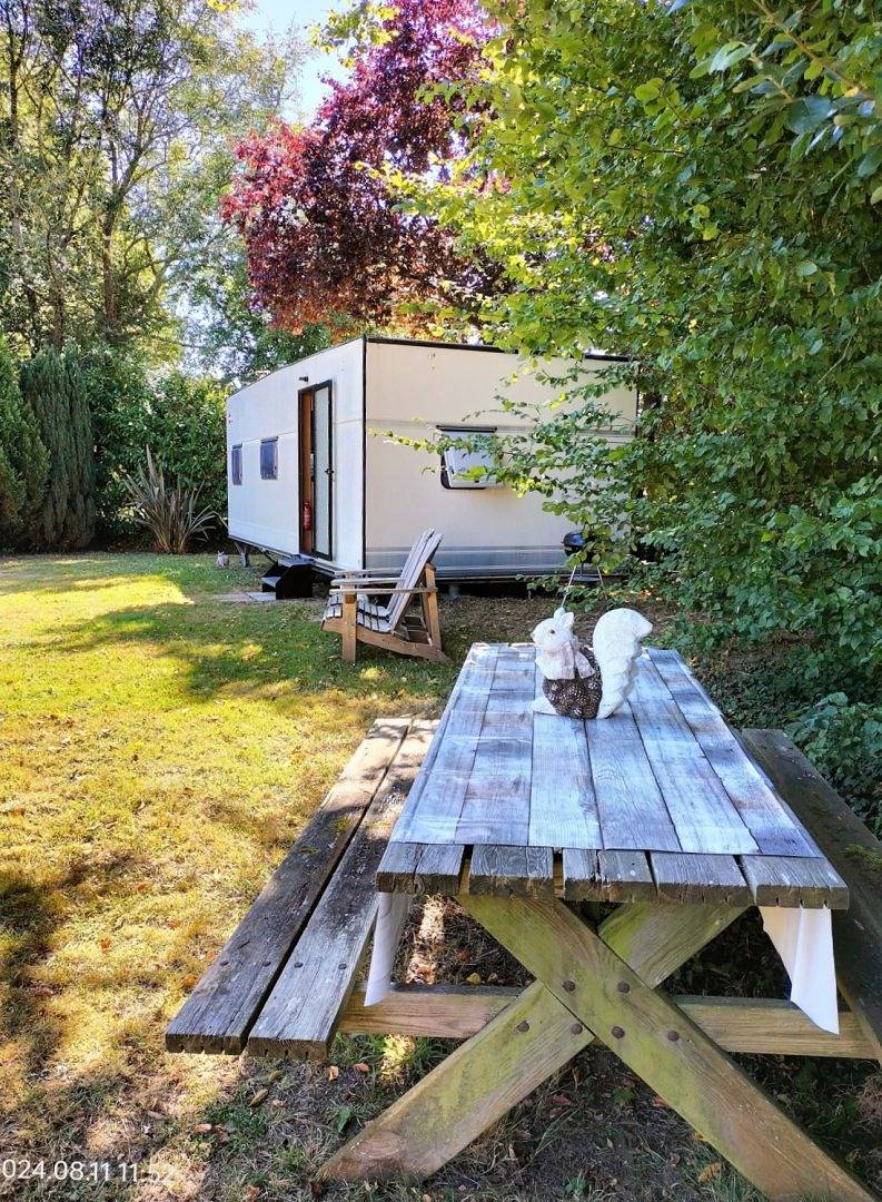 Mobil-home gîte avec accès piscine privatif in Cartigny-l'Épinay, Région de Bayeux