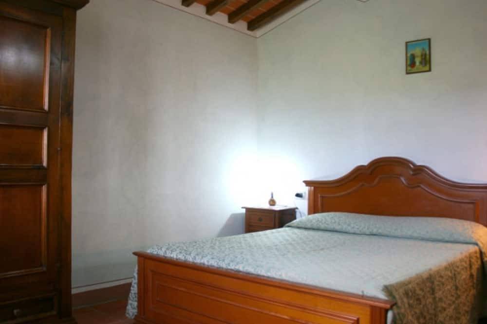 Beautiful Villa for 15. Panoramic sitting area. Pool, Tennis, table tennis, children playground, in Torrita di Siena, Siena Provinz
