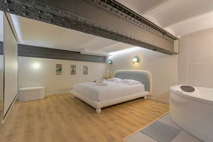 Jacuzzi & Cinema - Design Loft - Lyon Gateway in Caluire-et-Cuire, Lyon region