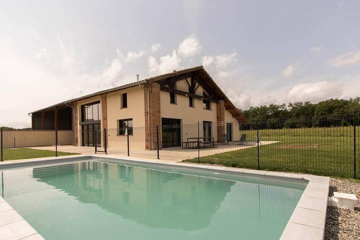 Agriturismo pour 10 personnes, avec jardin dans Saint-Clar-de-Rivière