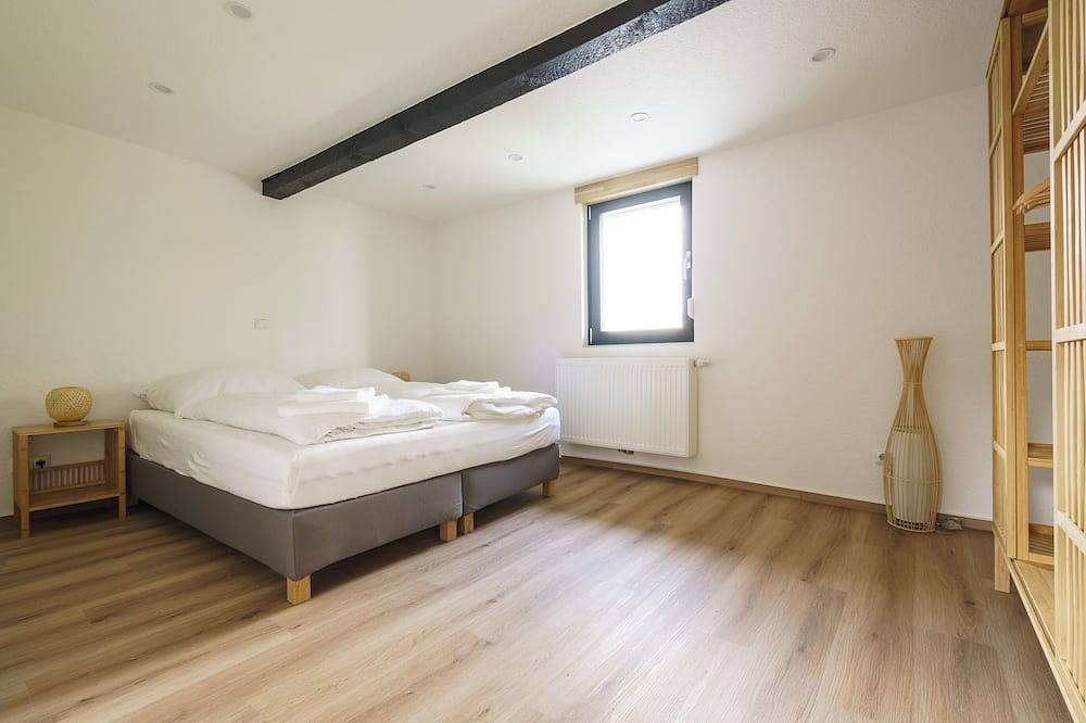 Ganze Wohnung, Familienfreundliche, neue & moderne Ferienwohnung nahe Phantasialand & Köln in Weilerswist, Rheinland
