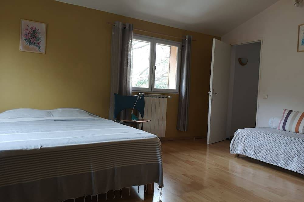 Villa with swimming pool for 8 people, between Uzès and Pont du Gard in Saint-Siffret, Nimes en omgeving