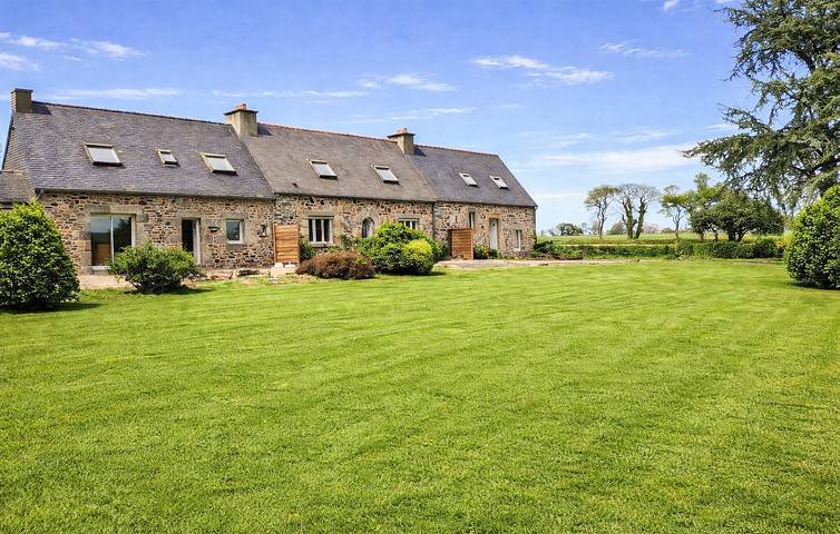 Appartement confortable avec jardin et parking, à 2,5 km de Kermaria-Sulard in Rospez, Région de Lannion