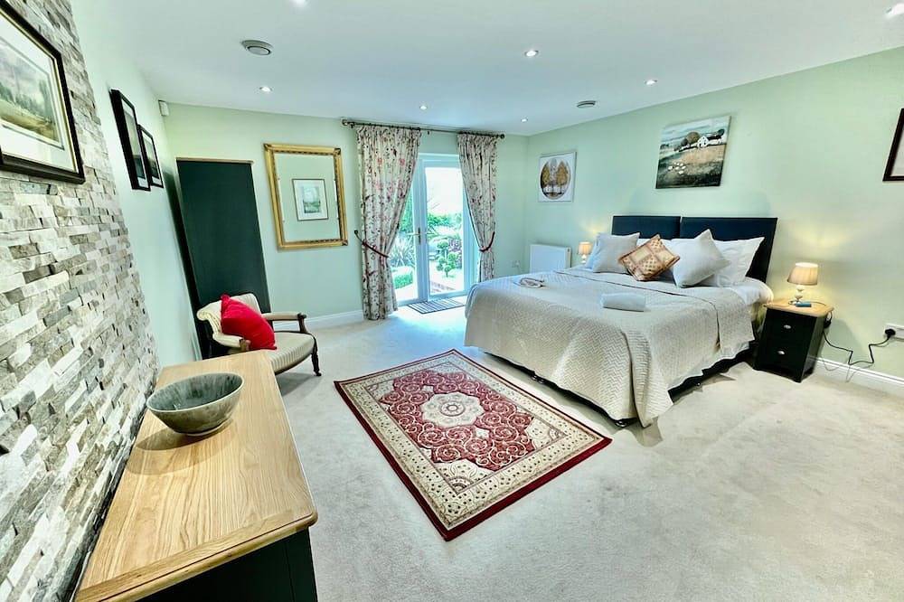 Osmund House, Salisbury Sleeps up to 19 in Salisbury, Cranborne Chase