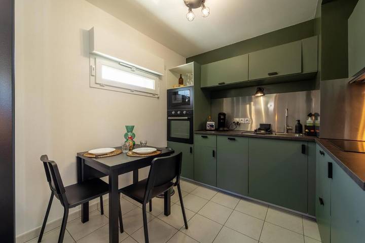 Gîte pour 2 personnes, avec jardin et vue dans Esplanade du Lac ( Aix-les-Bains) - 2