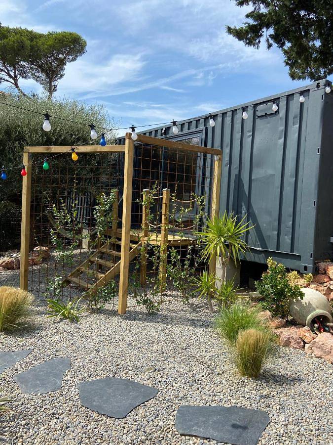 Tente pour 2 personnes, avec jardin et terrasse ainsi que piscine et jacuzzi dans les Bouches-du-Rhône