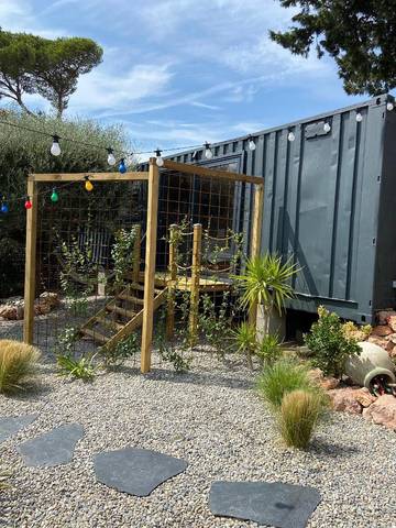 Tente pour 2 personnes, avec jacuzzi et terrasse ainsi que piscine et jardin dans les Bouches-du-Rhône