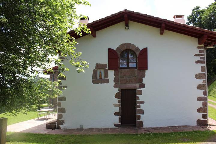 Gîte pour 6 personnes, avec jardin ainsi que piscine et terrasse à Itxassou - 3