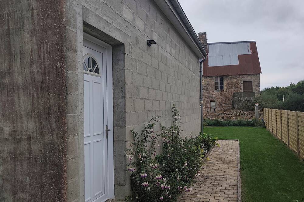 Apartamento entero, Loft with small kitchen. Suitable for students or people on the move in Bricquebec, Côte de la Déroute