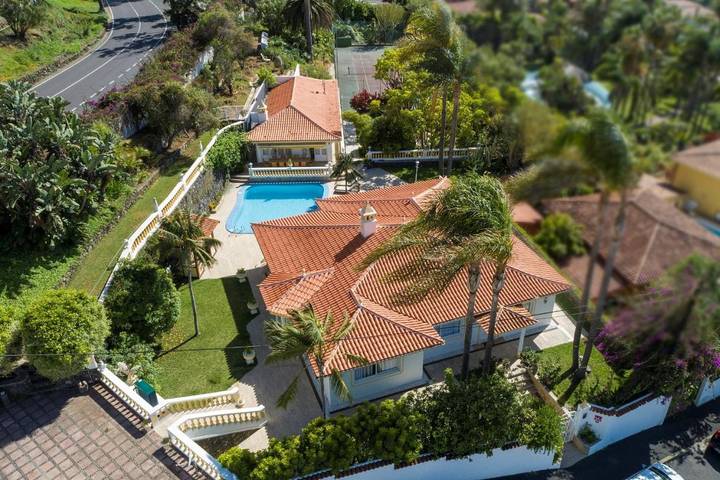 Casa rural para 10 personas, con Balcón y Terraza además de Jardín y Piscina en La Orotava
