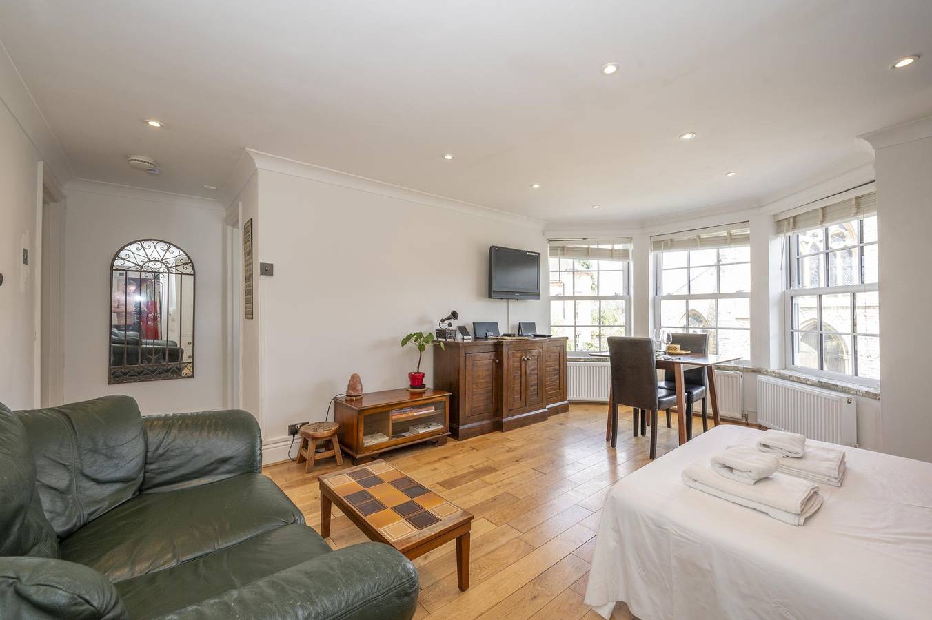 Entire apartment, Bright & Peaceful Apartment Near Kingston Centre - Pass the Keys in Kingston upon Thames, London