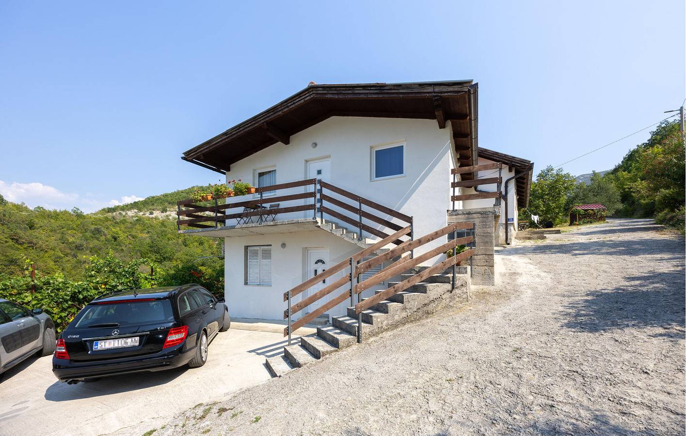 Ganze Ferienwohnung, Gemütliche 64 m² große Wohnung mit Terrasse, WLAN und nur 400 m vom Fluss Cetina entfernt in Slime, Split-Dalmatien
