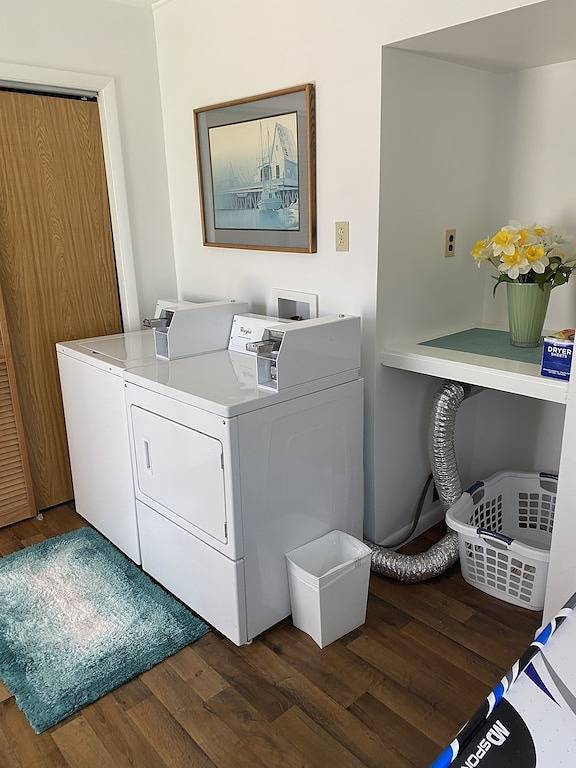 Sandusky 4 Br, 2-bath home. 3.5 Mi from Cedar Point. 3.2 Mi to Sports Force. in Sandusky, Eriesee