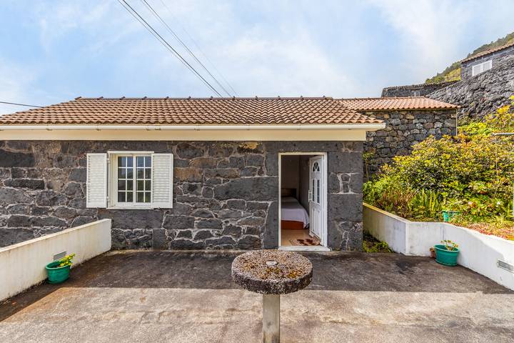 Vacation Home "Casas Dos Vinagreiros - Umbelina" with Sea View, Private Terrace & Wi-Fi in Ribeiras, Pico (Azores)