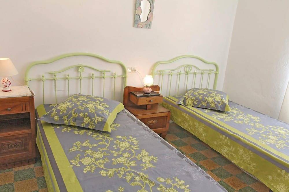 Beautiful home in St-André-d´Olérargues in Saint-André-d'Olérargues, Nimes region