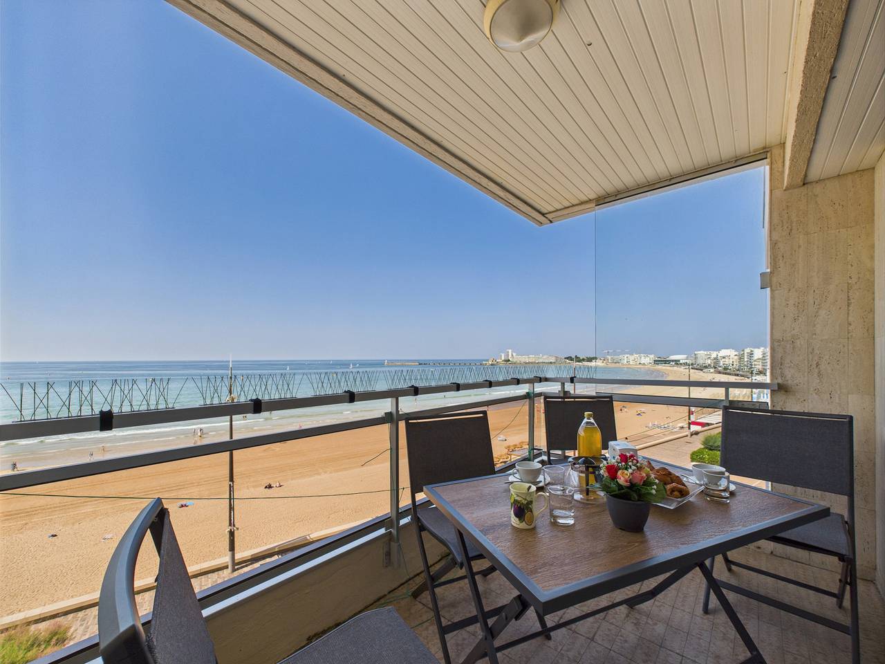 Studio entier, Vue mer, joli studio pour 4 à 40m de la plage in Les Sables-d'Olonne, Vendée