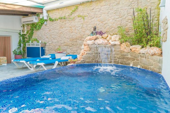Chalet para 9 personas, con Balcón y Jacuzzi además de Terraza y Piscina en Osona